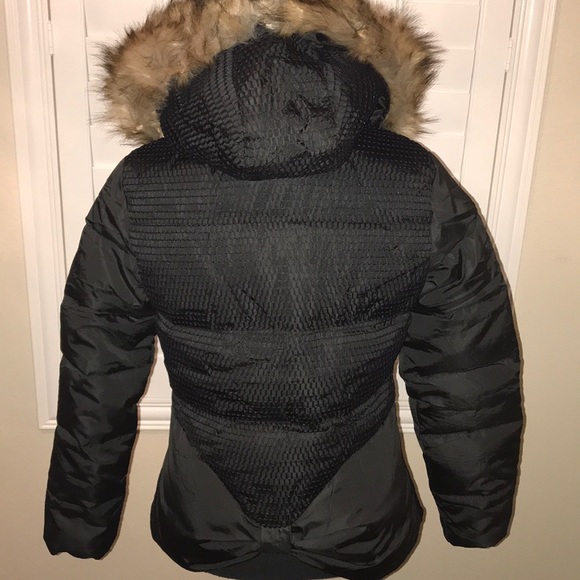 Black puffy jacket with faux fur trim 🥶 - Picture 3 of 8